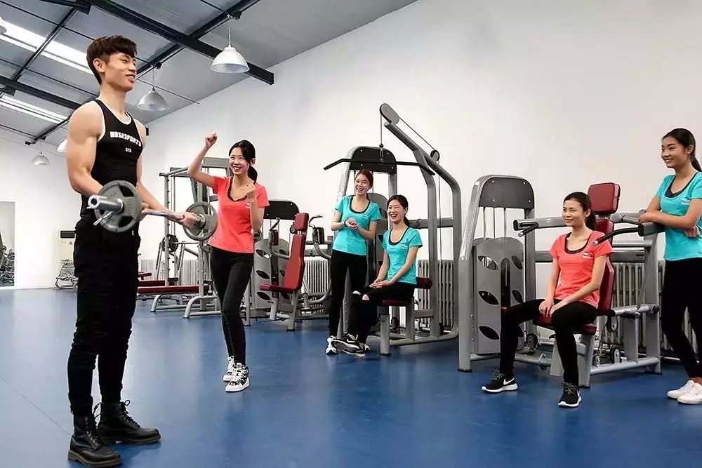 模特学员一天要花多少时间健身?魔鬼身材来之