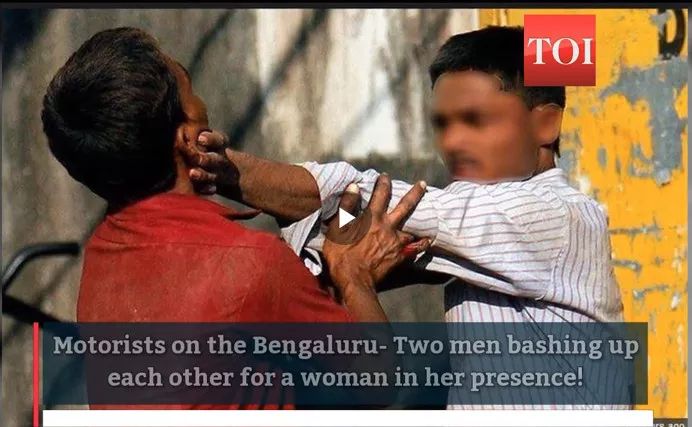 两印度男人为一女子在高速打架 她和第三个男人跑了