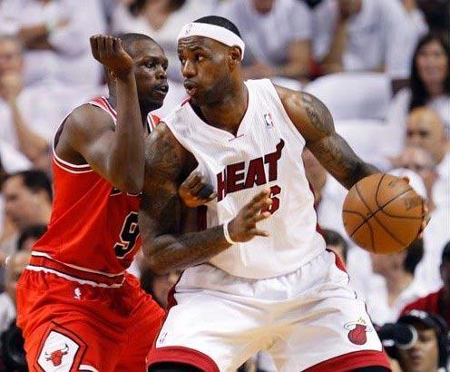 经典:2011年热火VS公牛G3 詹姆斯韦德大战罗