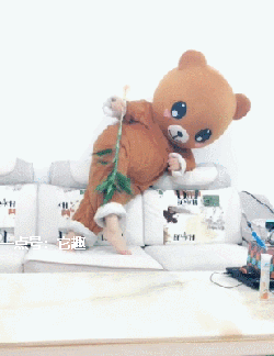 搞笑gif:妹子明明是女神,非要搞成表情包!