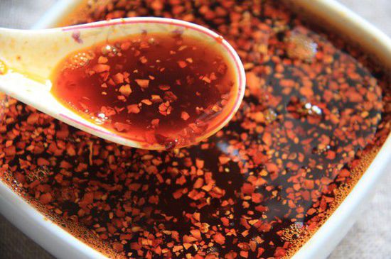 加入这几种香料，做出的辣椒油香而不腻，辣而不烈，好吃到流眼泪