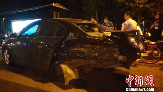 杭州警方通报4死13伤事故调查：司机穿拖鞋，将油门当刹车