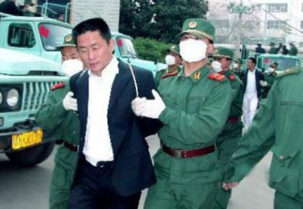 他多年来称霸河南郑州,人称黑道教父,亲手捣毁