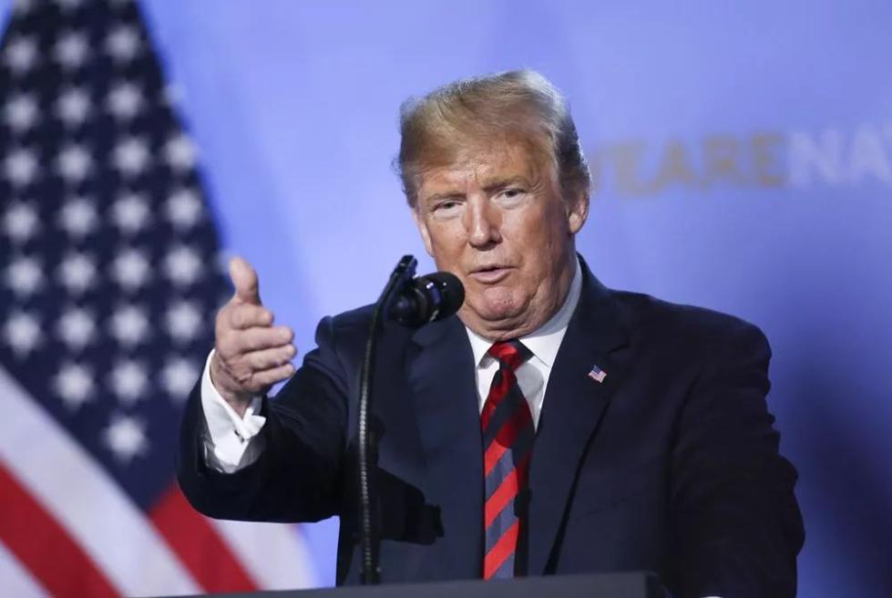 21世纪经济报道南纺_...源与低碳峰会 21世纪经济报道编委金城主持(3)