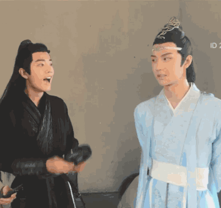 皇权富贵逛街坐三轮车回家?陈情令肖战王一博双人路透,这一波CP糖甜齁了!