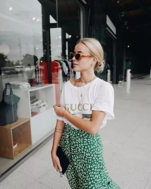 时尚丨时髦爆棚的文字 TEE这样搭!3 种搭配