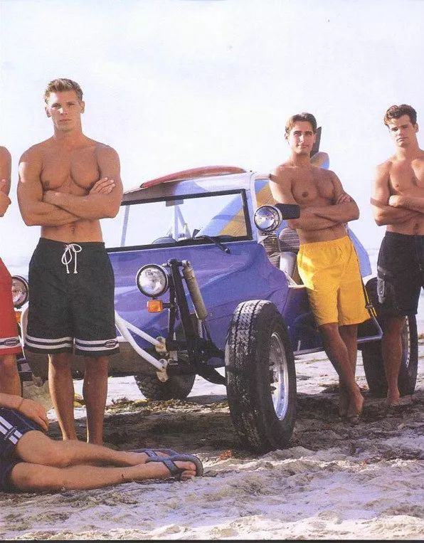 钢铁直男与性感男神之间,就差了一条花裤衩!