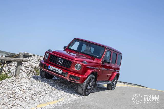 全新奔驰大G发布,外观小改内饰更豪华,一百五