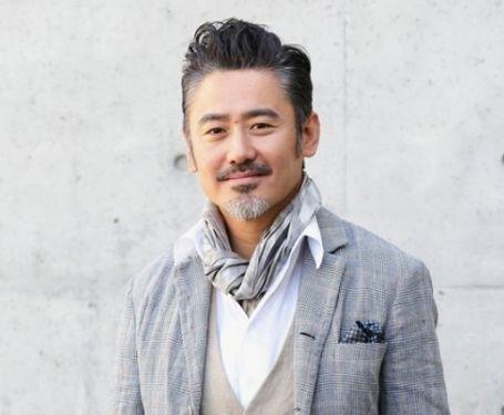 吴秀波女神竟是她,为见她吴秀波剃胡子染头发