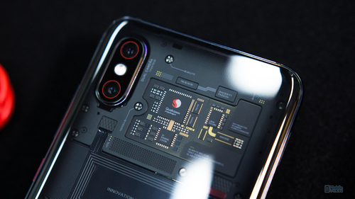 小米8探索版再探索 透明的光环让你忽略了他们