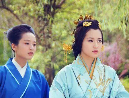 自黑、买热搜、手撕家暴boy,万年女配竟靠恶