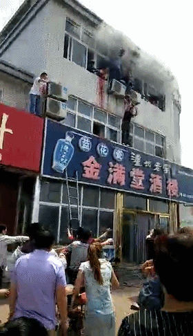 gif搞笑趣图:护士姐姐你没搞错吧,我是来看病的