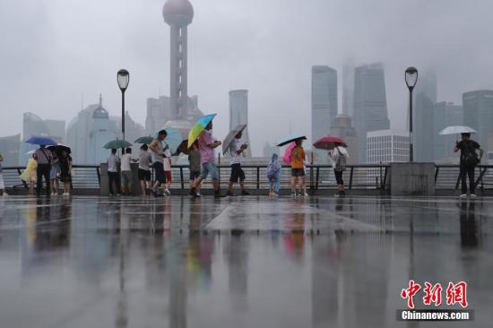 资料图：上海降雨。张亨伟 摄