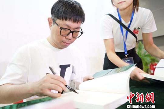 “华语悬疑小说教父”蔡骏：希望打造中国版“超级英雄”
