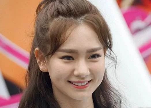 现在流行按唇形化妆,画好=换脸!