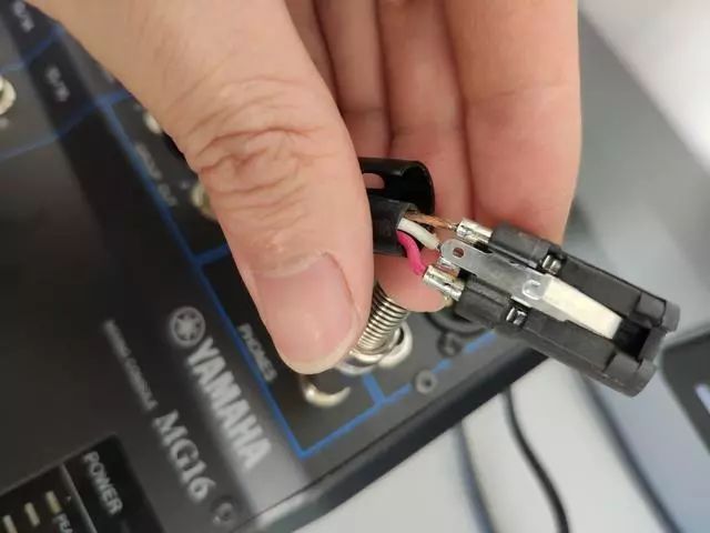 音频线3针芯卡侬母头接线方法