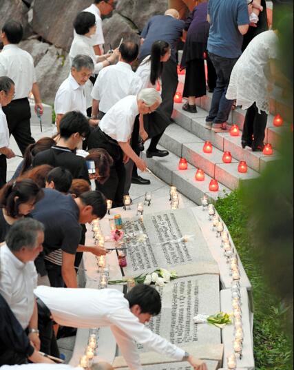 24人仅剩4人幸存的日航空难33周年 遇难者家属举行追悼会