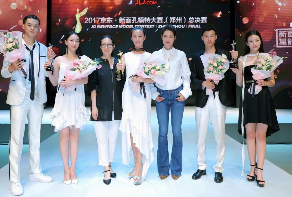 别diss杨超越要C位出道了，人生这个秀，谁愿意只做观众呢?