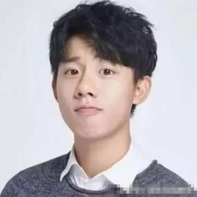 男士额头不好看的,千万不要把额头露出来,要盖