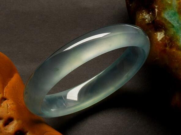 戴翡翠手镯对女性的好处有哪些?总共有这十个方面