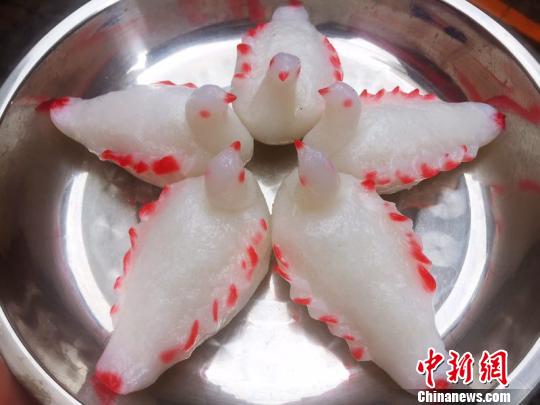 广东侨乡台山婴儿满月时喜用“鹅糍”祭祀祈福