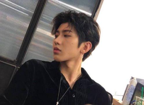 盘点脸上有特别记号的明星，泪痣梨涡都是长得好看的证明，你有吗