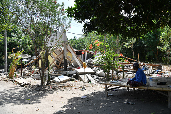 印尼龙目岛地震遇难者升至436人，35万人背井离乡