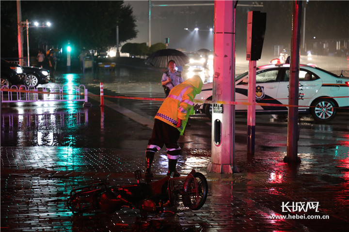 【独家视频】网传石家庄暴雨漏电电死人 听听