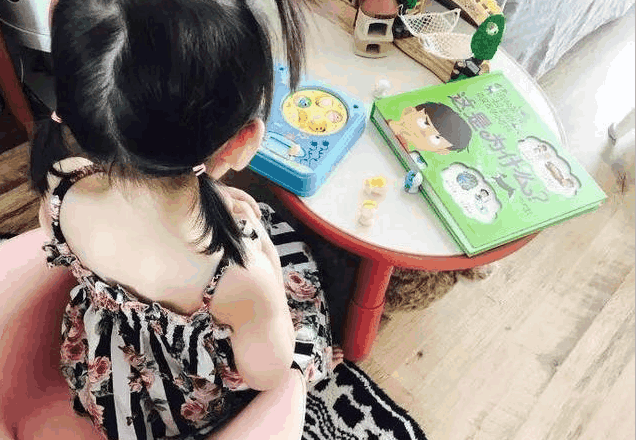 星二代看什么书?诺一爸妈注重启蒙,张梓琳很看