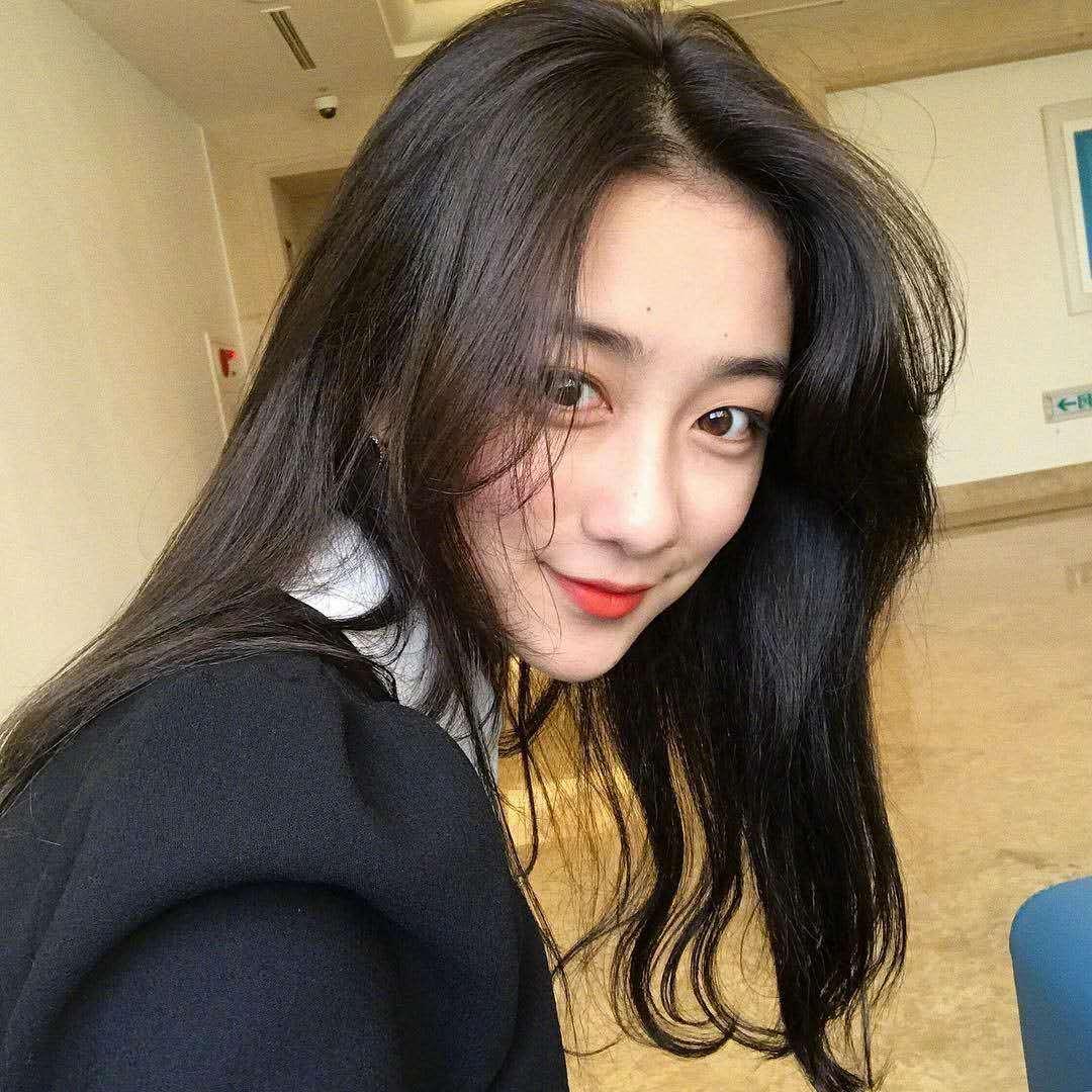 黑色头发女生烫卷发会很土吗?你怎么看?