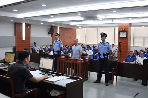 安徽省委书记批示的“徽商集团腐败窝案”，上午开庭