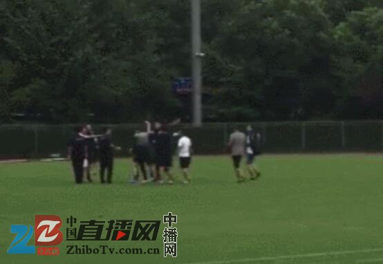 气skr人!范志毅回应冲突 裁判无视乱吹具体原因