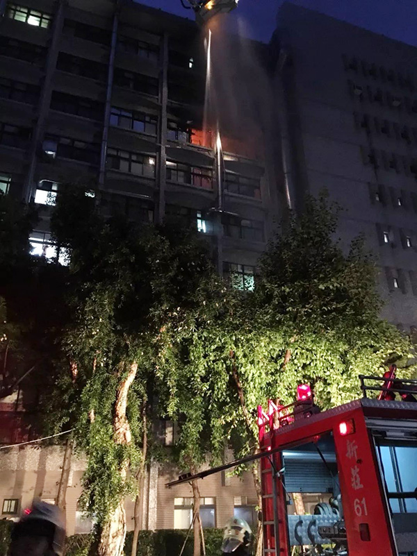 新北市台北医院火灾已致9人死亡，台媒称护工疑似拖延报案