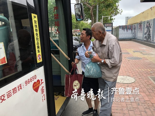 市区公交场站里“捡”到的老人，竟是黄岛走失的常客
