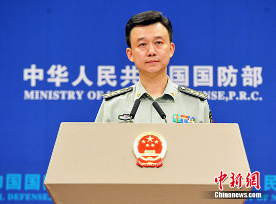 资料图:中国国防部新闻发言人吴谦答记者问。 中新社记者 宋吉河 摄 资料图:中国国防部新闻发言人吴谦答记者问。 中新社记者 宋吉河 摄