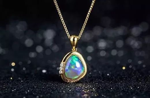 欧泊:一种拥有世间所有颜色的宝石,而且还不贵!真的不贵..