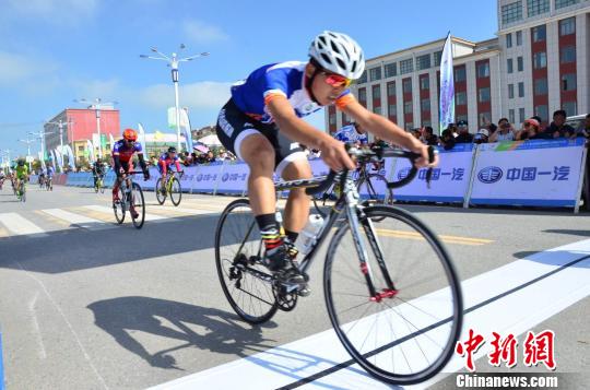 2018年环青海湖大学生公路自行车开赛