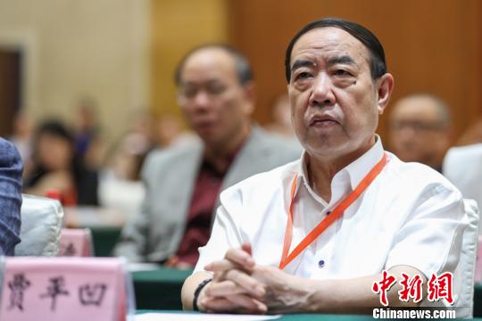 中国著名作家贾平凹在第五次汉学家文学翻译国际研讨会会议现场。　贺俊怡 摄