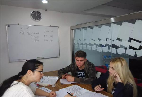 如何才能成为一名对外汉语老师去教外国人中文