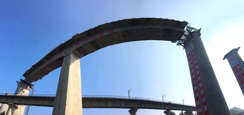 38.9米，蒙华铁路创我国重载铁路桥梁转体高度新纪录