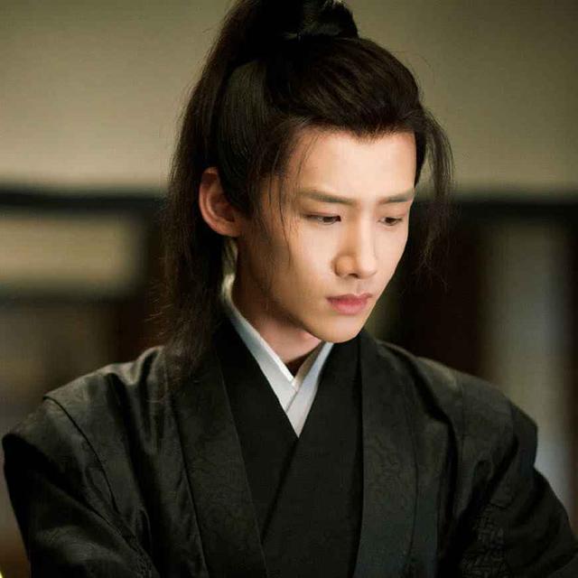 白敬亭岑宁儿传恋情,工作室神回复,网友:是白敬