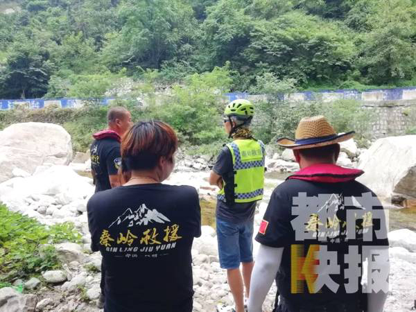 河水突涨妻子被困河道中央，陕西男子救妻未果被冲走身亡
