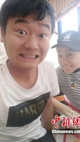 杨枫是个乐观的人,无论多难,他总要想办法逗小慧开心。受访者供图 杨枫是个乐观的人,无论多难,他总要想办法逗小慧开心。受访者供图