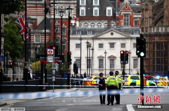 英国议会大厦外发生汽车撞击事件