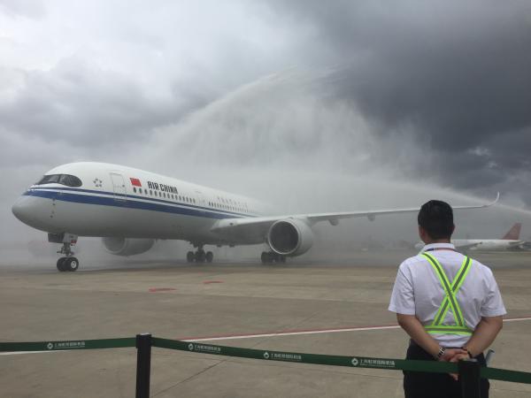 国航首架A350客机完成首航，从北京飞抵上海虹桥机场
