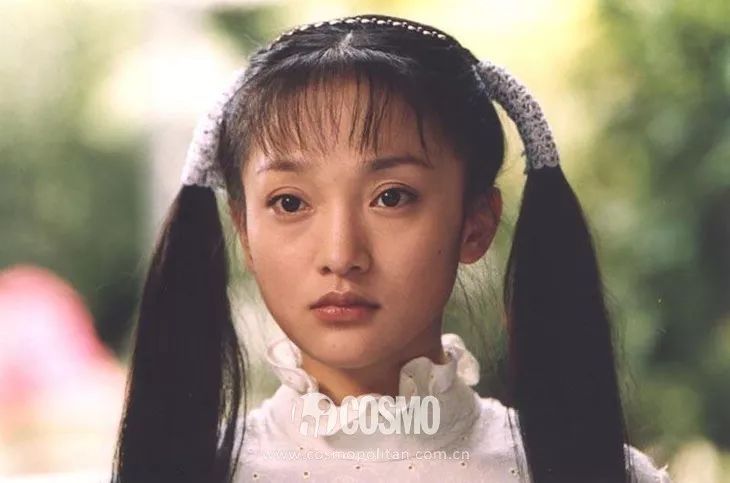 这部剧是周迅27岁的作品,她要饰演比实际年龄小10多岁的少女,可是对于