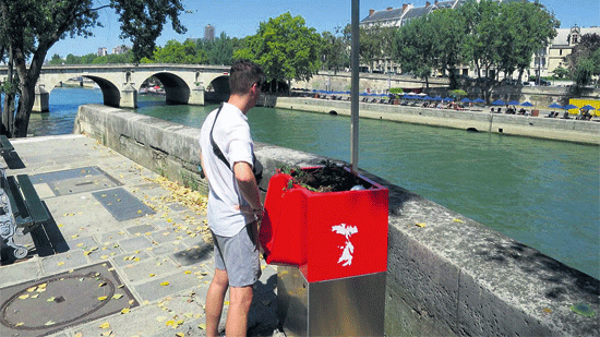 尴尬！巴黎塞纳河边环保“露天小便池”引争议