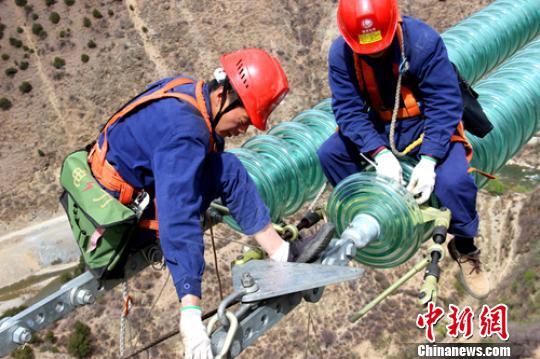 川藏电力联网工程成功升压至500千伏运行