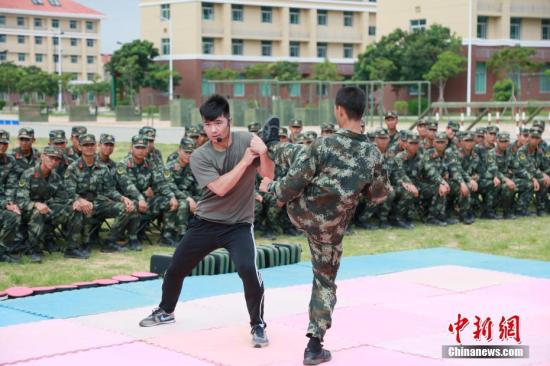 武汉举办首次全国性军营开放活动