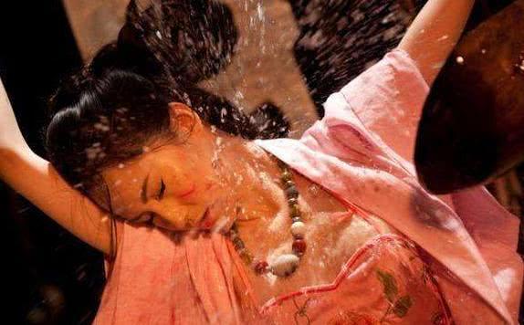 古代有一种专门针对女性的刑罚,女人受刑后大